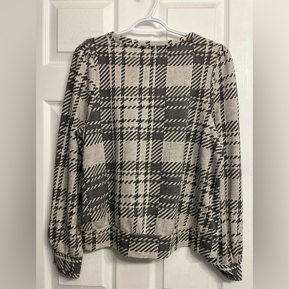 Black and white plaid long sleeve - Picture 2 of 3